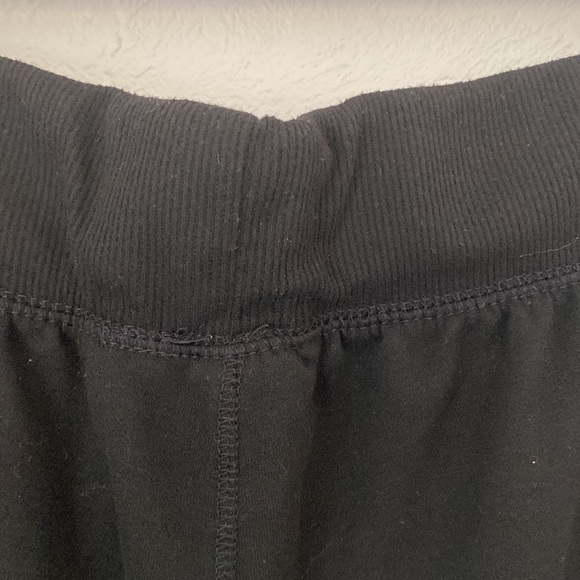 Women’s black shorts athletic work Brand front pockets Wide band on top of pants - Picture 7 of 7